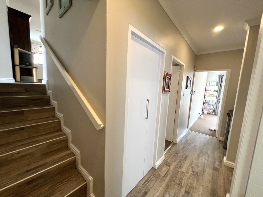 4 Bedroom Property for Sale in Wavecrest Eastern Cape